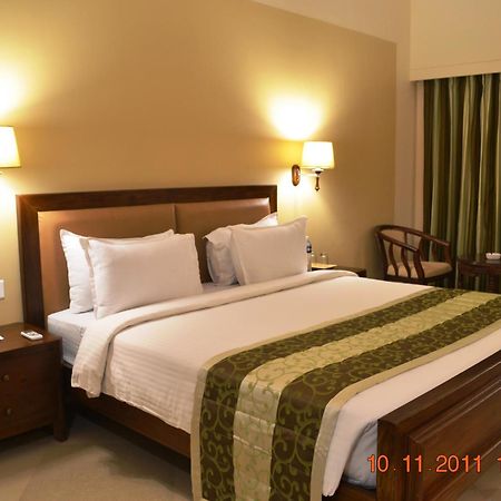 Uday Suites - The Airport Hotel Thiruvananthapuram Exterior foto